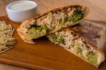 Swiss crepe stuffed with chicken and broccoli, béchamel sauce and potato sticks