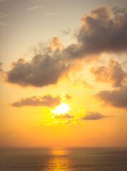 Obraz premium cloud and sea at sunset