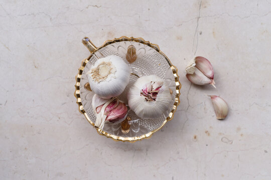 Red and white garlic from above