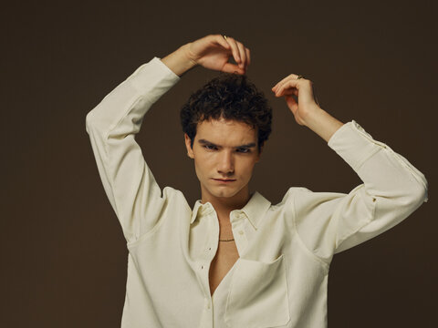 Unbuttoned shirt style