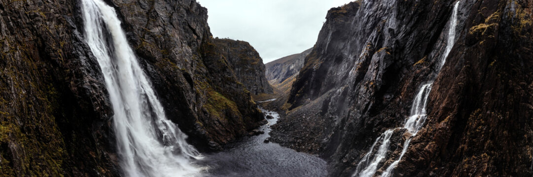 V&Atilde;&cedil;ringfossen Waterfall valley norway