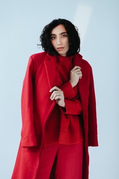Fall fashion portrait of gorgeous woman