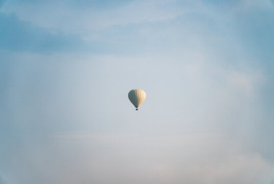 Fototapeta Hot air balloon clouds