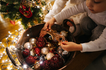 Children decorating the Christmas tree