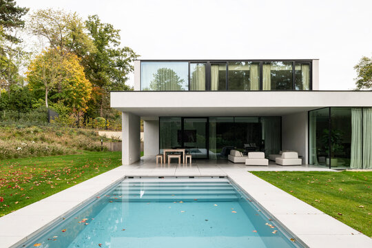 villa and swimming pool