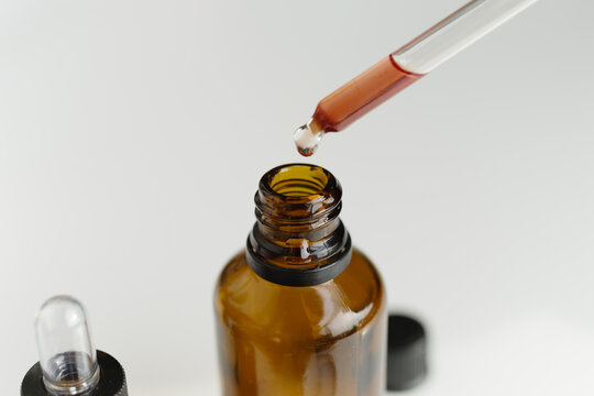 Pipette with herbal oil
