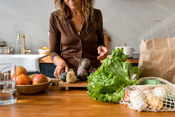 woman organizing the grocery 
