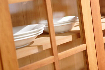 食器棚の白い食器
