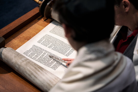 Synagogue: Focus On Hebrew As Rabbi Teaches
