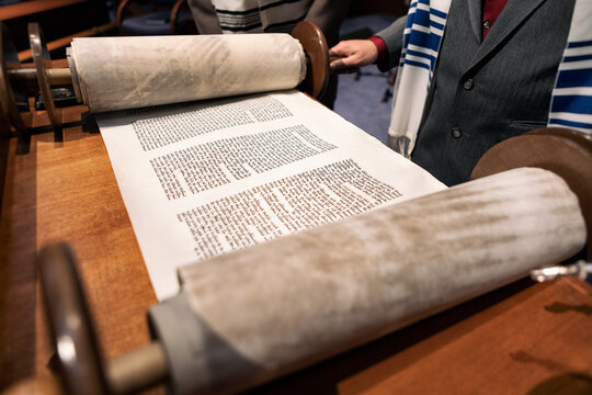 Synagogue: Rabbi Has Unrolled Torah Scrolls For Reading