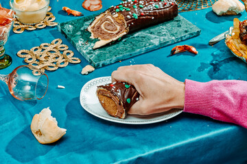 man gasp a piece of yule log