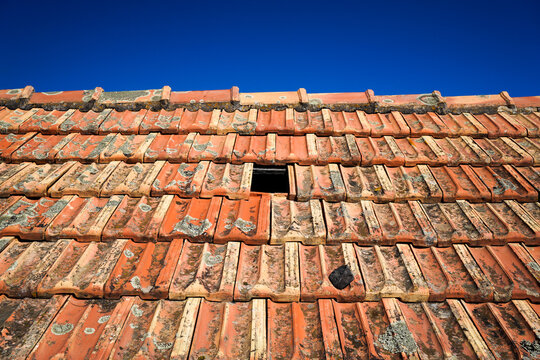 A roof without a tile.