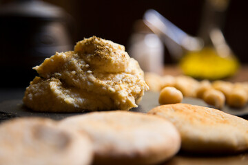 Hummus is a cream of chickpeas cooked with lemon juice, which includes tahini paste and olive oil, which, depending on the local variant, can also include other ingredients such as garlic or paprika.