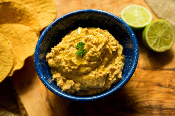 Hummus is a cream of chickpeas cooked with lemon juice, which includes tahini paste and olive oil, which, depending on the local variant, can also include other ingredients such as garlic or paprika.
