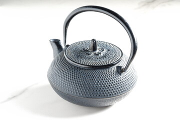 Obraz na płótnie Canvas 茶道具として考案された日本の伝統的な湯沸かしの鉄瓶