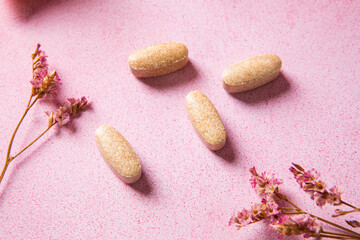  natural vitamins and minerals capsules