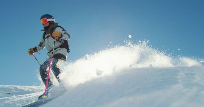 Skieuse hors piste