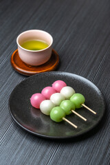三色団子　日本の和菓子