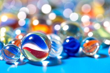 カラフルなビー玉の写真素材　マクロイメージ