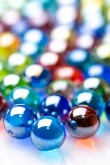 カラフルなビー玉の写真素材　マクロイメージ