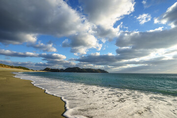 夕暮れの時間帯のビーチ