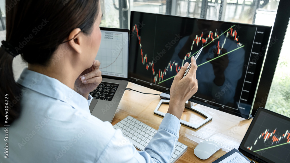 Poster businesswoman investor having planning and analyzing graph data with display screen the data present