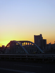 夕焼けと橋　夕日　オレンジ