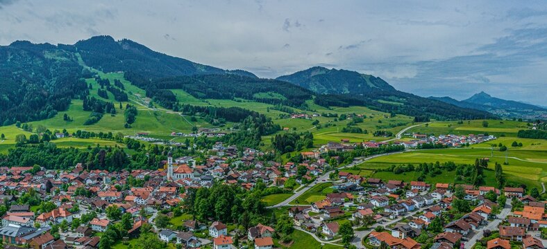 Die Gemeinde Nesselwang im Ostallg&auml;u im Luftbild