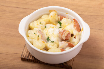 ポテトニョッキとウィンナーのチーズ焼き