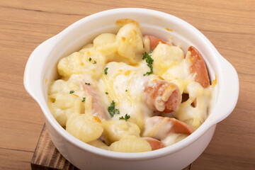 ポテトニョッキとウィンナーのチーズ焼き