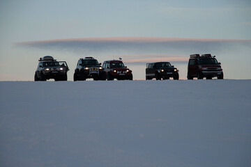 coches 4x4 en un glaciar © Ralda Photo
