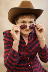 woman wearing cowboy hat