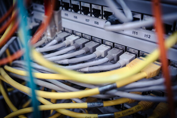 Netzwerkkabel IT Schrank Steckfeld