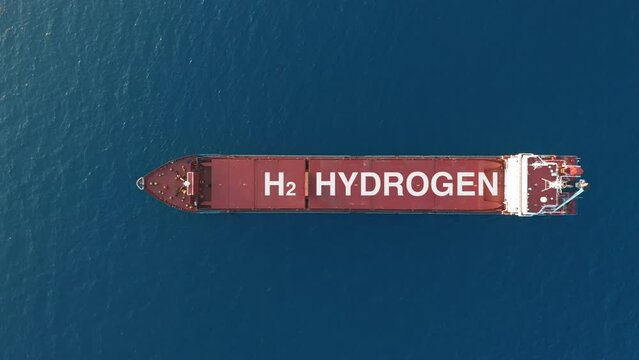 Liquid Hydrogen renewable energy in vessel, LH2 hydrogen gas for clean sea transportation on big ship with composite cryotank for cryogenic gases