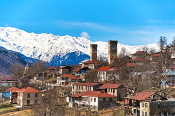 Fototapeta na wymiar Landscape view of the town of Mestia in the Sakartvelo Mountains. The famous towers of Svania