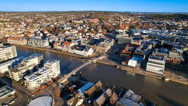 Fredrikstad miasto znajdujace sie w Norwegii nad rzeka Glomma i 40 km od granicy ze Szwecja.