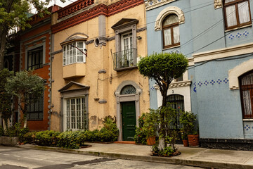 Fototapeta na wymiar Colonial house in Roma Norte Mexico area, Mexico city