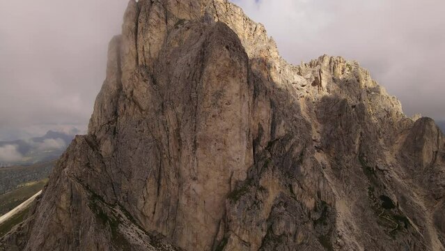 Monte Ra Gusela close view