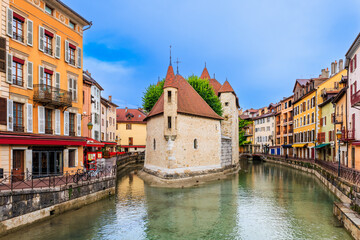 Fototapeta na wymiar Annecy, France. Quai de l'Ile and canal in the old city.