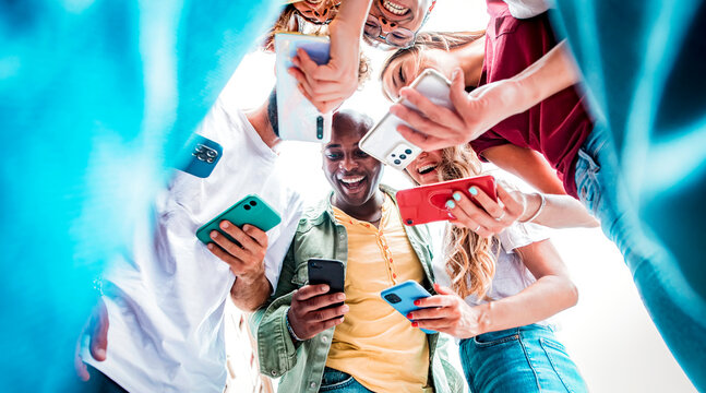 Group of happy friends circle watching smart mobile phones - Close Up on multi ethnic students have smartphone in hand - Team work, friendship, startup and business lifestyle concept