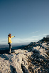 Fototapeta premium person standing on top of the mountain