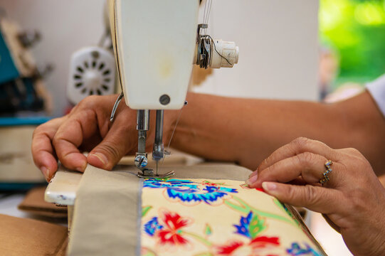 Costurar Images – Browse 94 Stock Photos, Vectors, and Video | Adobe Stock