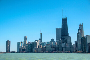 Fototapeta na wymiar Chicago City Skyline with Blue Lake & Skies