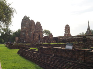 Fototapeta na wymiar old buildings of ayutthaya thailand