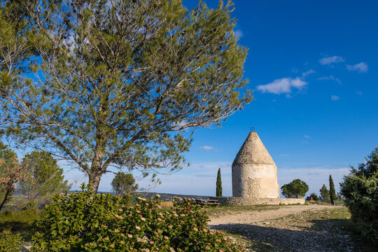 Ancien moulin dit du signal de Cassini sur le Roc de Gachone &agrave; Calvisson