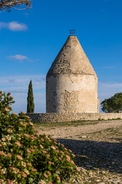 Ancien moulin dit du signal de Cassini sur le Roc de Gachone &agrave; Calvisson