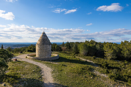 Ancien moulin dit du signal de Cassini sur le Roc de Gachone &agrave; Calvisson
