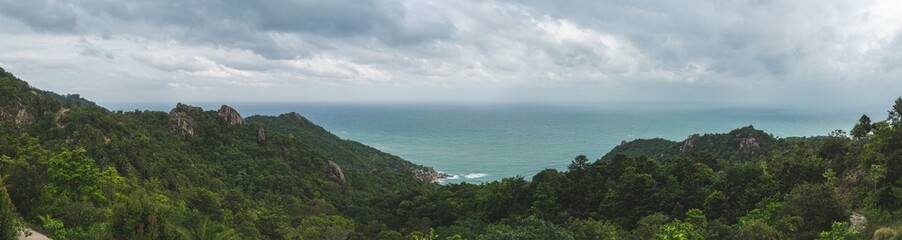 Fototapeta premium Panorama view over Tanote Bay on Koh Tao, Thailand at a stormy day.