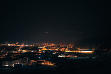 Fototapeta na wymiar Bruneck at night
