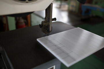 Work cutting resin with a contour machine
